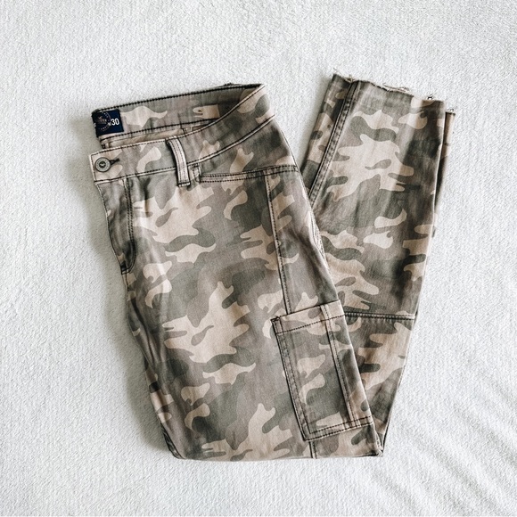 Hollister Crop Women’s/Juniors Camo Skinny Jeans Size 11 W30 Green Cream Pink - Picture 1 of 14